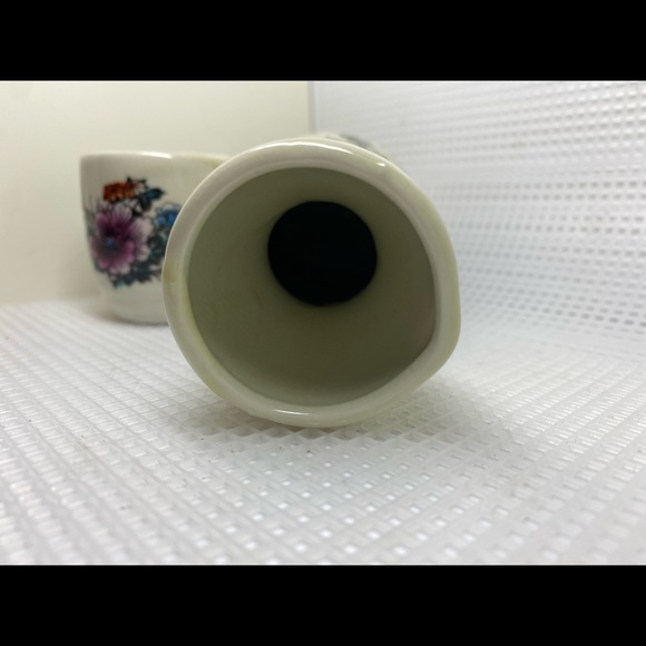 Vintage Porcelain Sake Set, 4 pcs 5-3/4"H Decanter & 2" Cups. - Picture 2 of 14